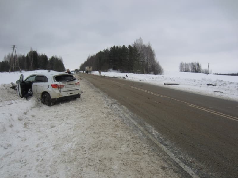 С обочины под фуру - авария в Орловском районе