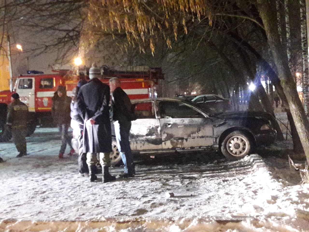 На Малой Московской загорелся припаркованный автомобиль