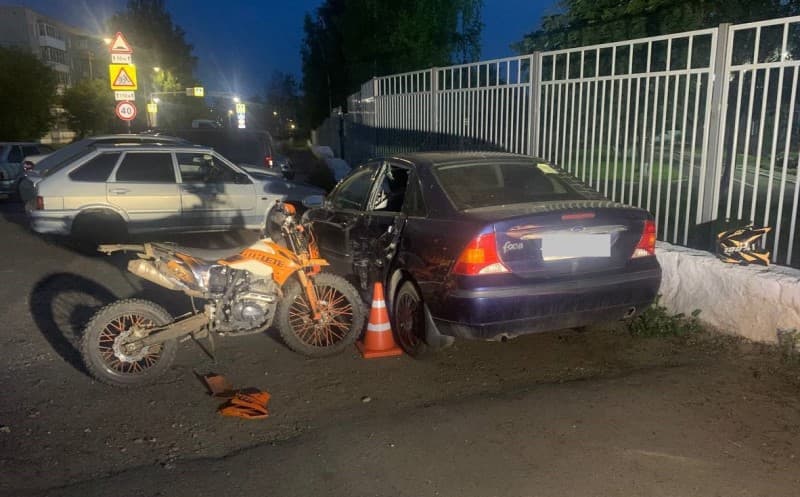 В Кирове пьяный 19-летний парень на мотоцикле врезался в Ford Focus