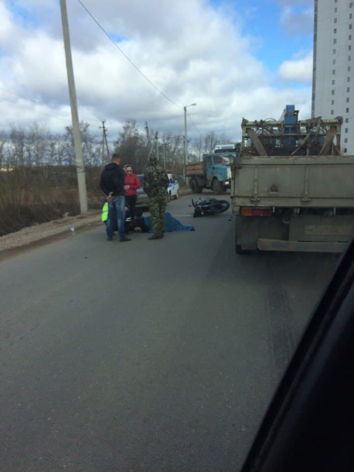На Лесной мотоциклист врезался в 3 машины