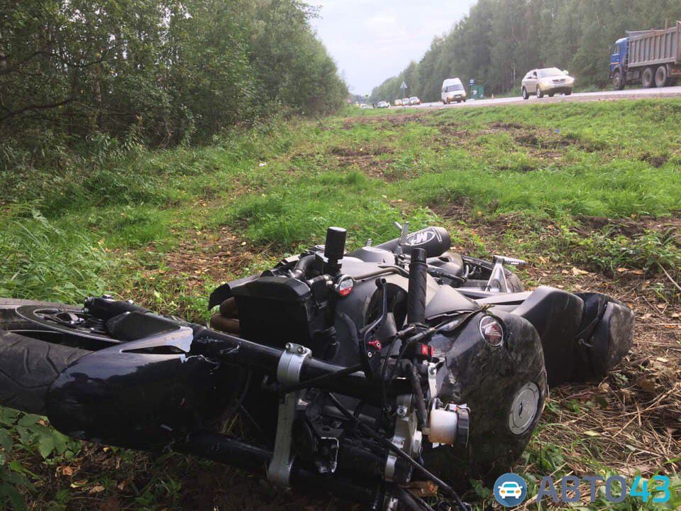 На трассе Киров - Слободской мотоциклист насмерть сбил пешехода