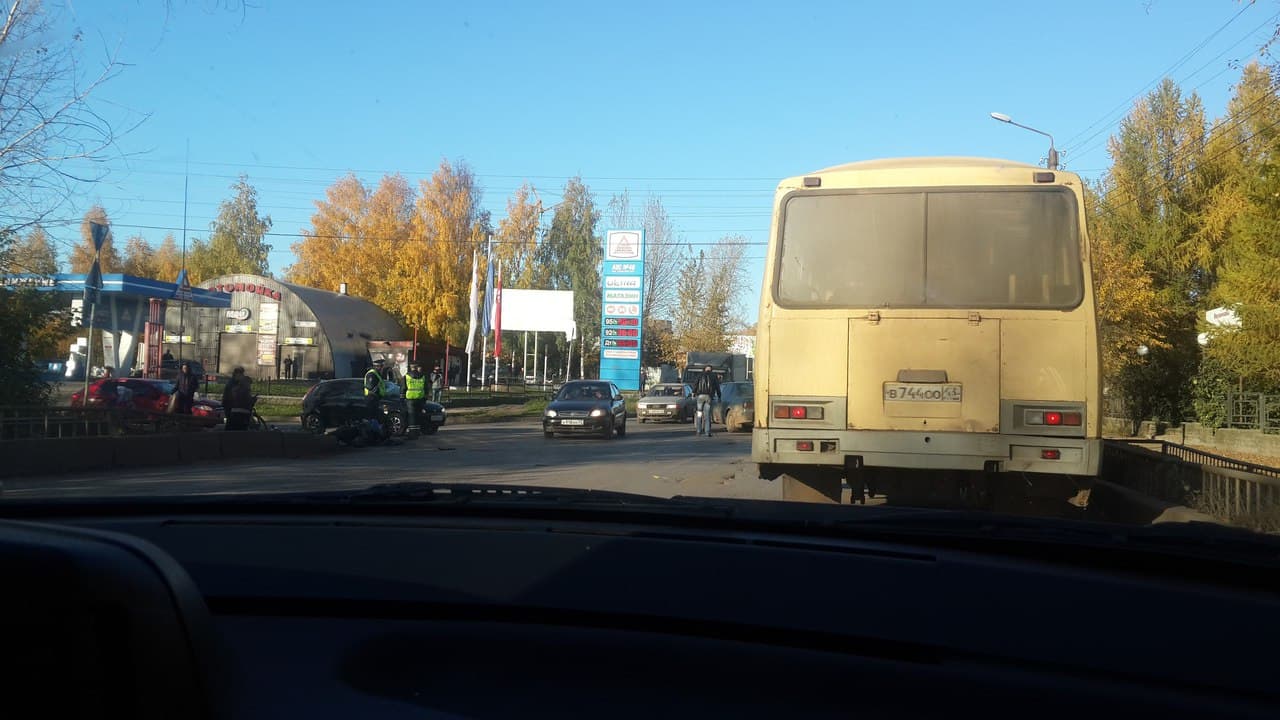 На Лепсе лишенник на Audi сбил мотоциклиста