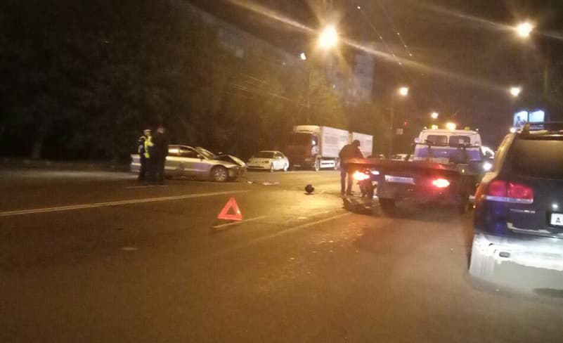 У «Атланта» мотоциклист врезался в Mitsubishi