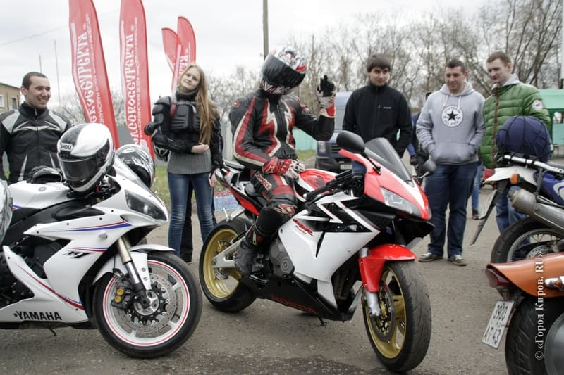 Мотоциклистам дают привелегии на дороге