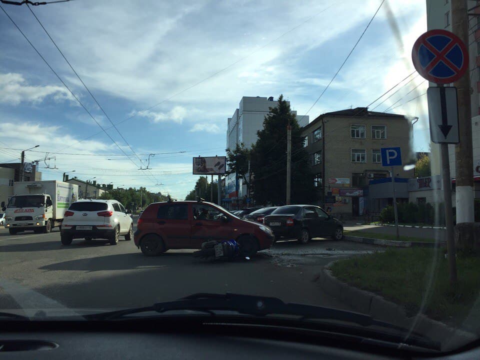 На Воровского водитель Hyundai не заметил мотоциклиста