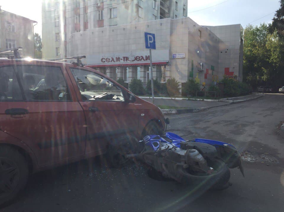 На Воровского водитель Hyundai не заметил мотоциклиста