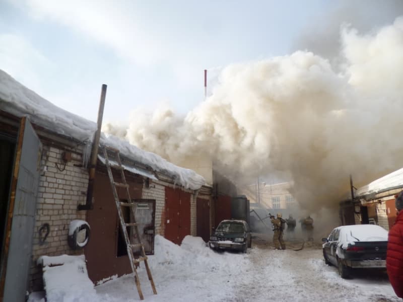На Солнечной взорвались гаражи