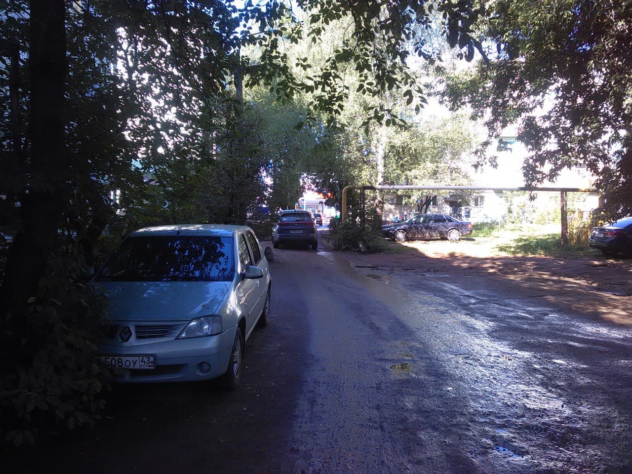 Улицу Некрасова в объезд по дворам. Жильцы домов строят баррикады