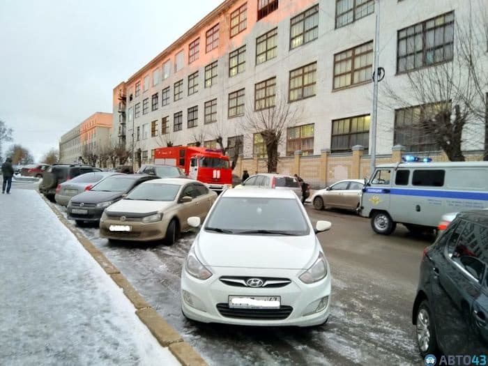 На Молодой Гвардии произошло возгорание автомобиля Ford Fusion