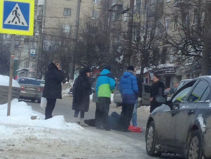 «Человек лежит и не двигается» - авария на Октябрьском проспекте