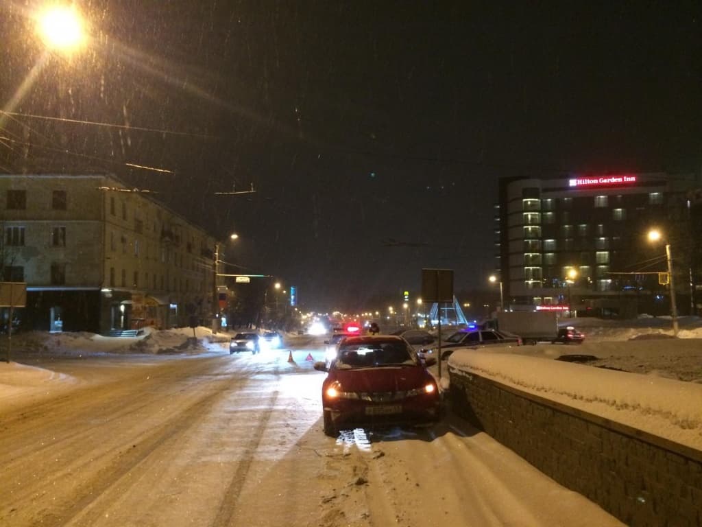 На Октябрьском проспекте Honda сбила девушку