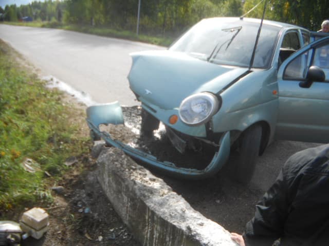 «Матиз» с 6-летней пассажиркой врезался в ограждение