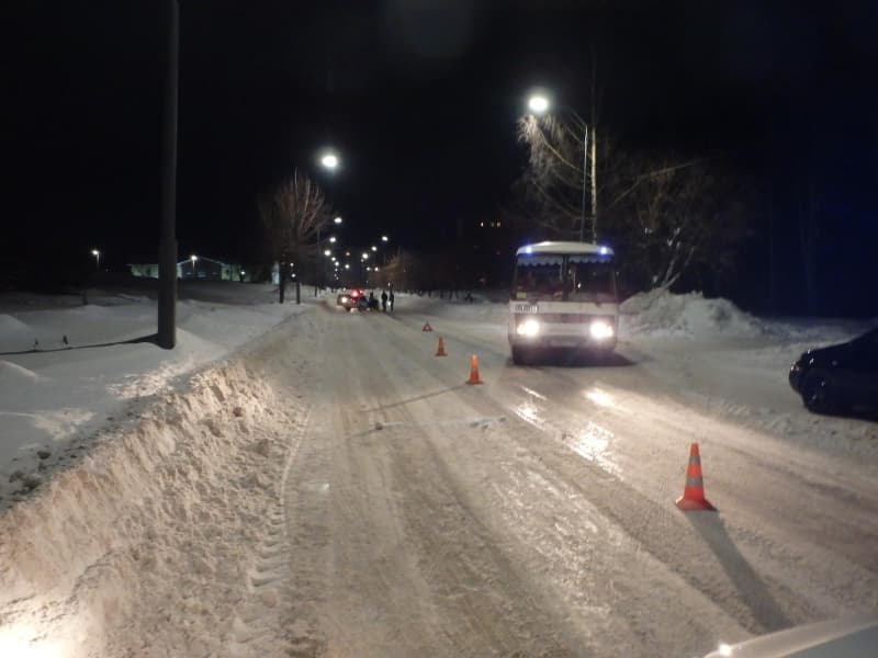 В Чепецке женщина едва не погибла под колесами автобуса