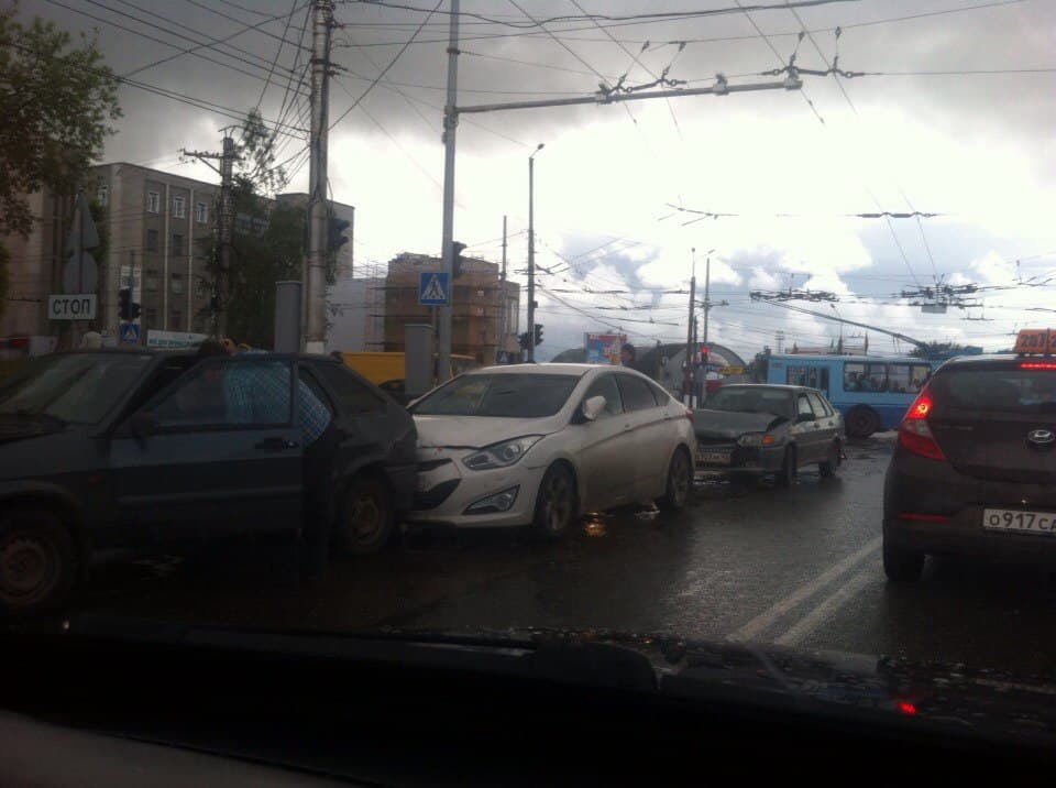 На Воровского столкнулись 4 машины