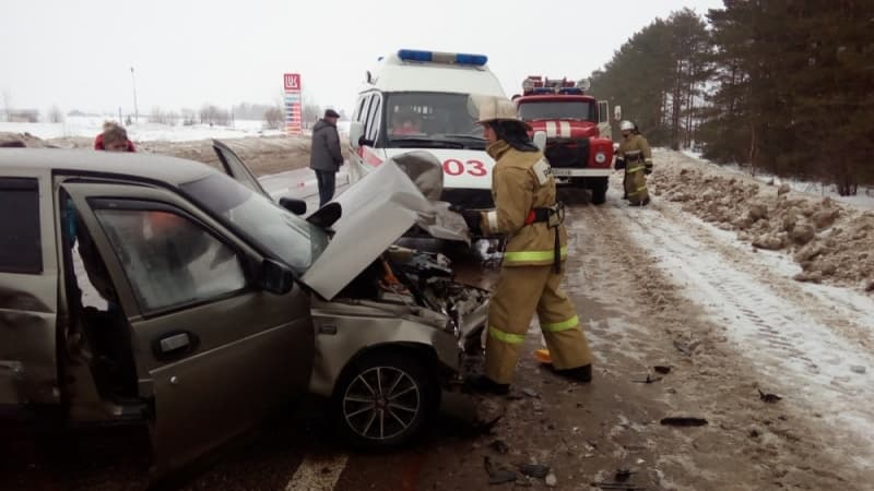 Выезд с АЗС закончился аварией