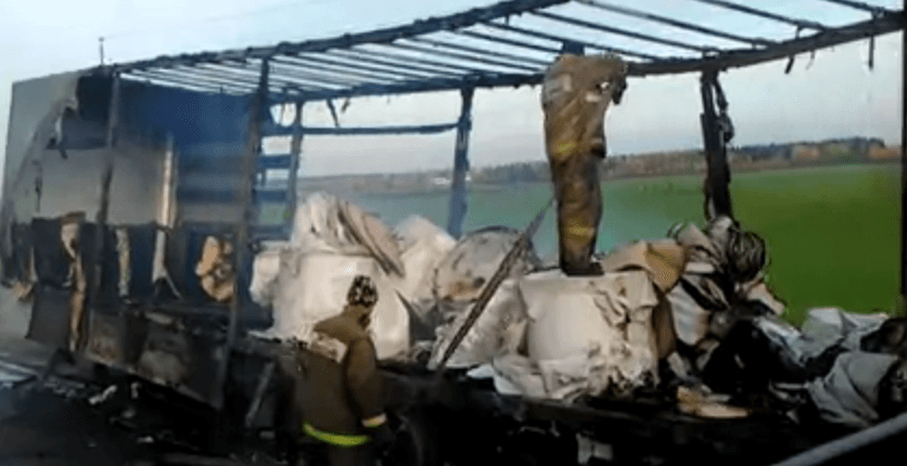 Возле Котельнича во время движения загорелась фура