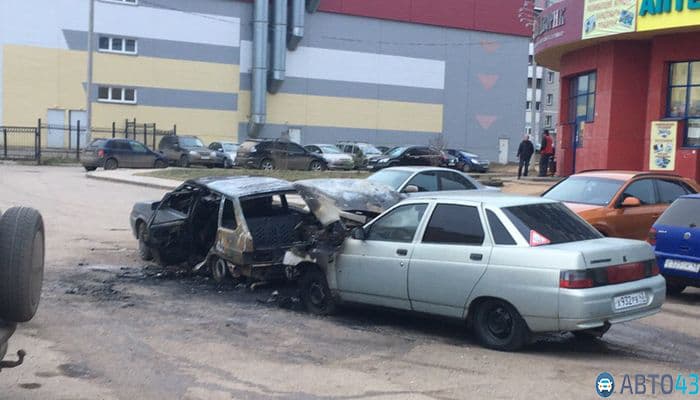 Поздней ночью в Чистых прудах  сгорел автомобиль