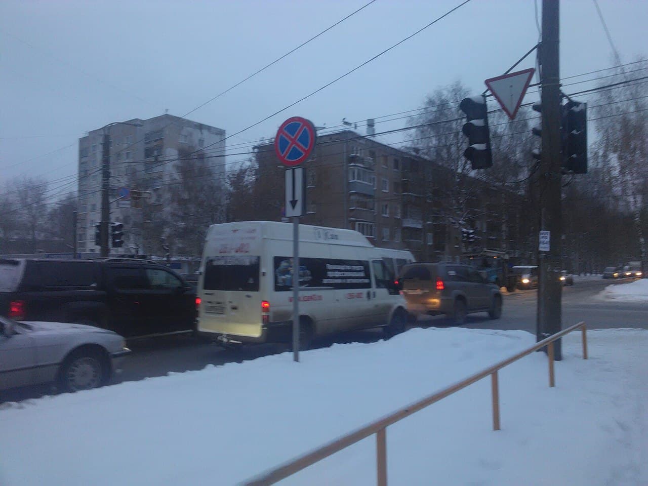 На перекрестке Некрасова и Попова 2 дня не работает светофор