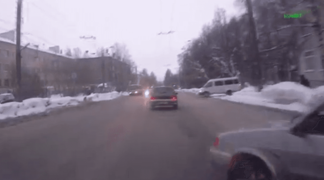 На Попова водитель ВАЗа подставился под удар