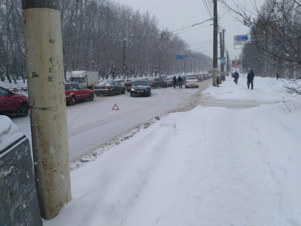 Изо дня в день на Производственной бьются машины