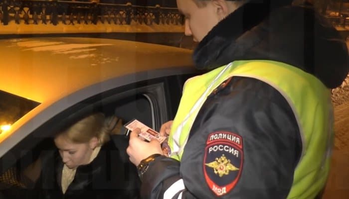 Уволена по собственному. Известна судьба пьяной помощницы судьи