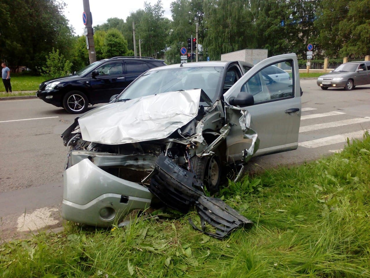 Обновили светофор - авария на перекрёстке Попова и Калинина