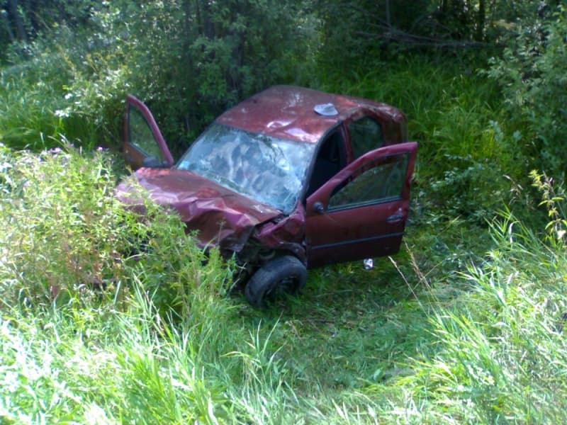 Из-за заноса прицепа погиб пассажир машины, пострадал водитель