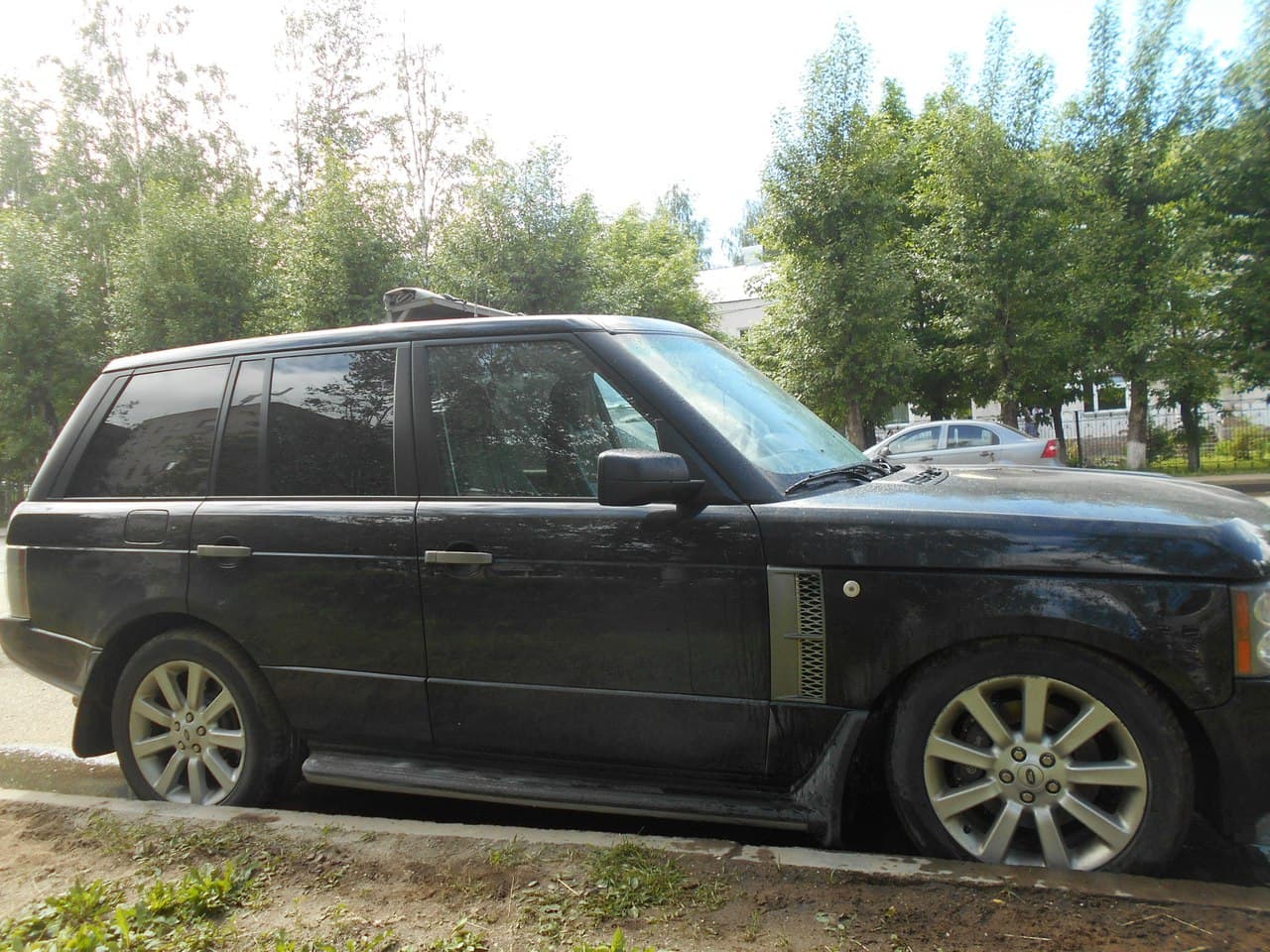 На Романа Ердякова вспыхнул Range Rover