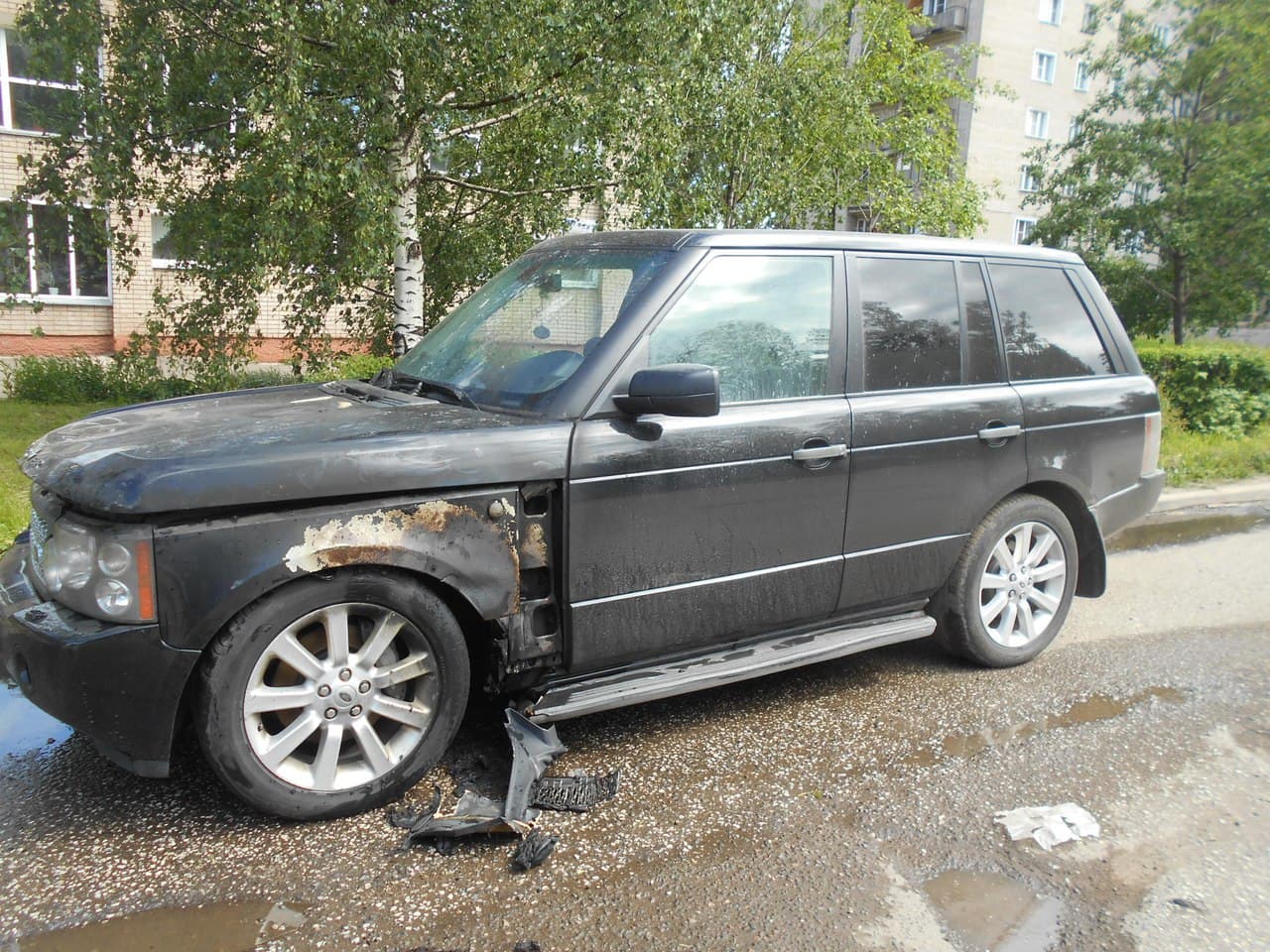 На Романа Ердякова вспыхнул Range Rover