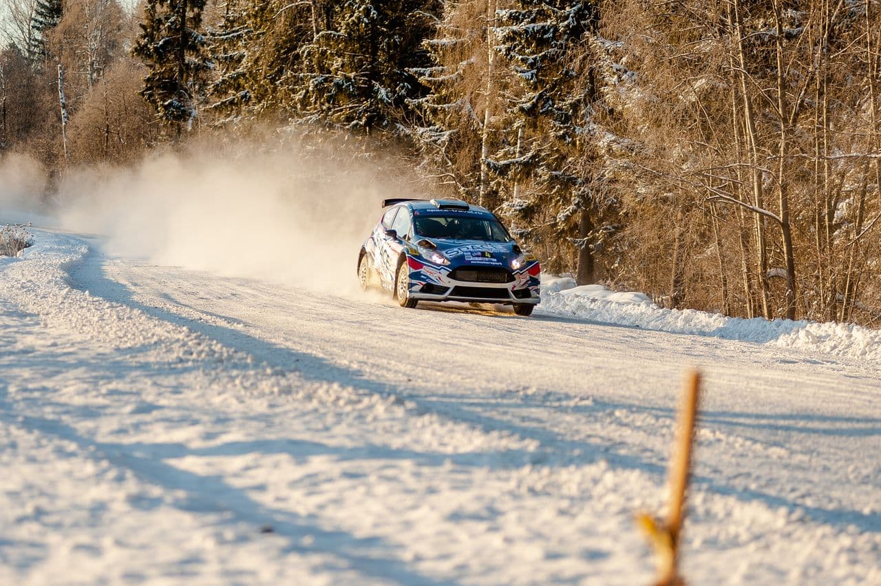 Фоторепортаж «Ралли Вятка 2020»: гонщики устроили снежную бурю на трассе