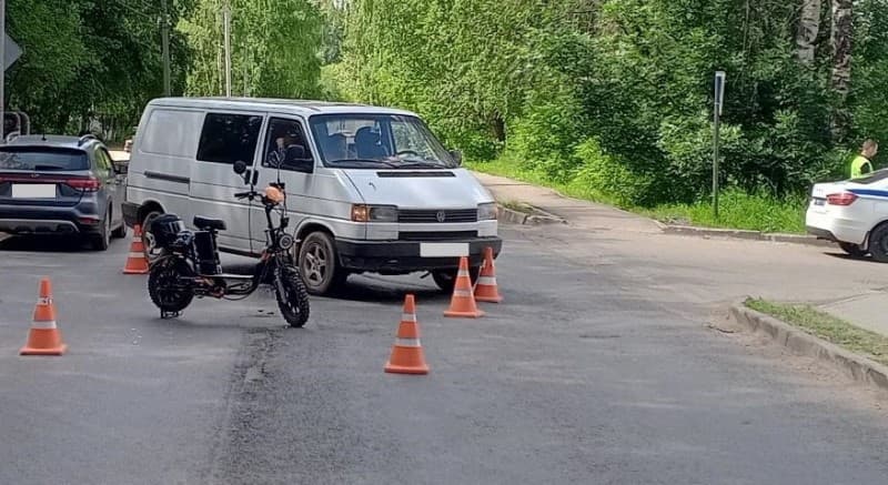 В Кирове пьяный 19-летний парень на мотоцикле врезался в Ford Focus