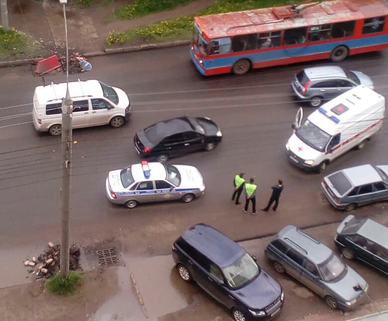 В Кирове на проспекте Строителей на большой скорости сбили пешехода