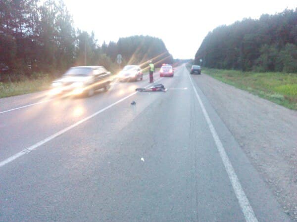 У Лянгасово насмерть сбили мужчину: труп лежал в луже крови посреди дороги