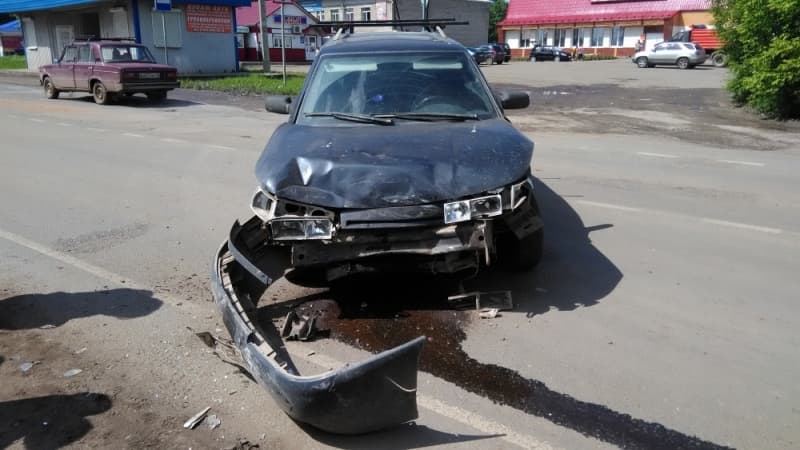 Опасный обгон. Мотоциклист врезался в ВАЗ