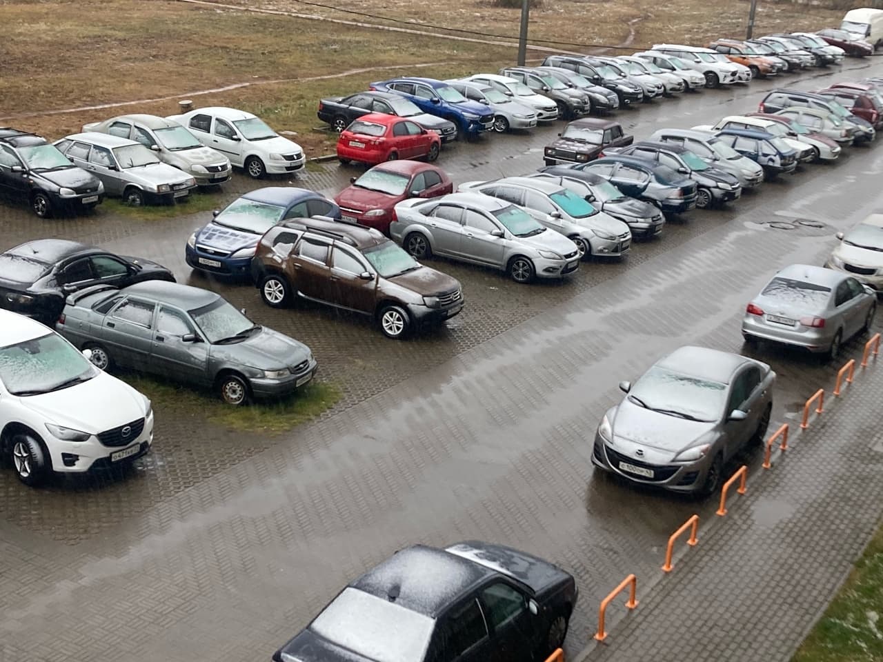 Снег с дождем: сотрудники ГИБДД предупреждают кировчан об опасности на дорогах