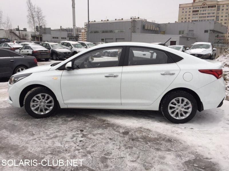 Hyundai Solaris 2017 без камуфляжа. Машина в России