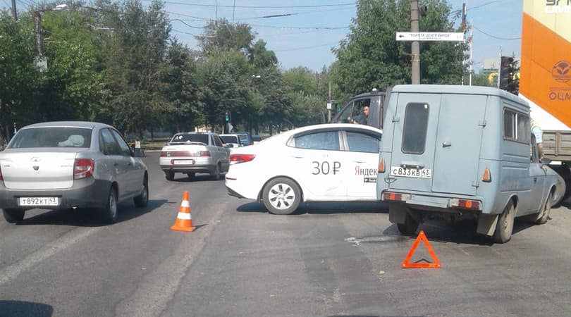 Пьяный таксист учинил аварию в Костино