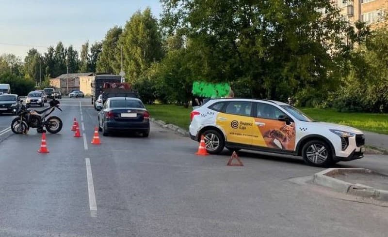 При ДТП с такси в Кирове пострадал 30-летний мотоциклист