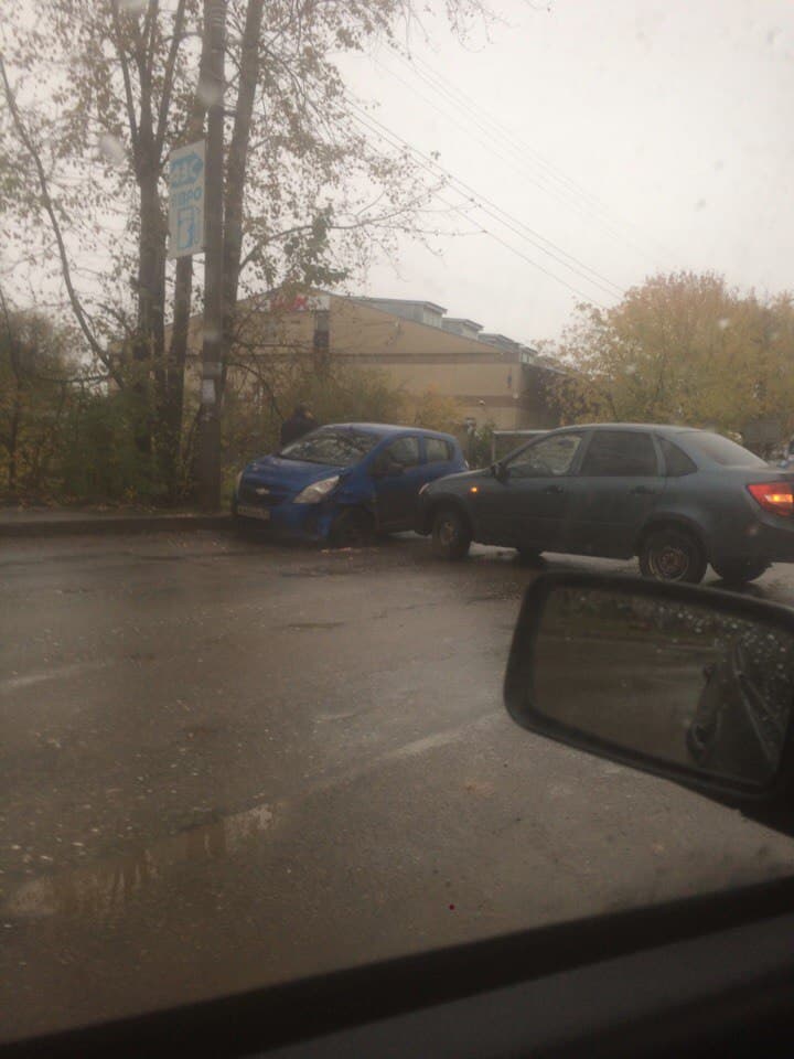 Улица Тимирязева частично перекрыта из-за ДТП