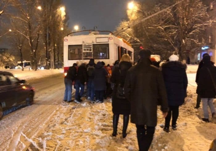 Снежный ад в Кирове: снег победил дорожников? 