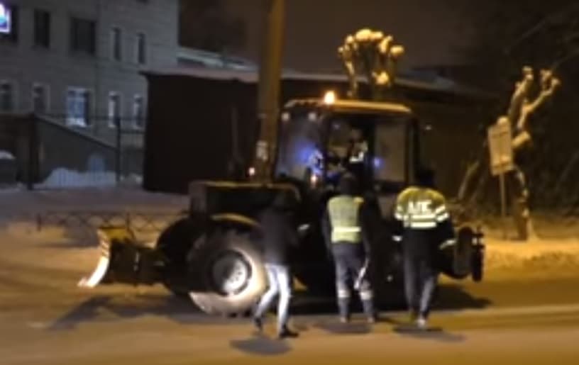 «Гонщика-снегоуборщика» уволили после погони от ДПС