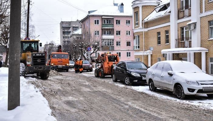 Двухсторонние дороги «превращаются» в односторонние: почему не чистят улицы?