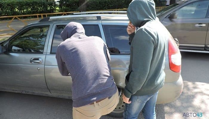 Пьяный кировчанин угнал чужое авто и устроил аварию