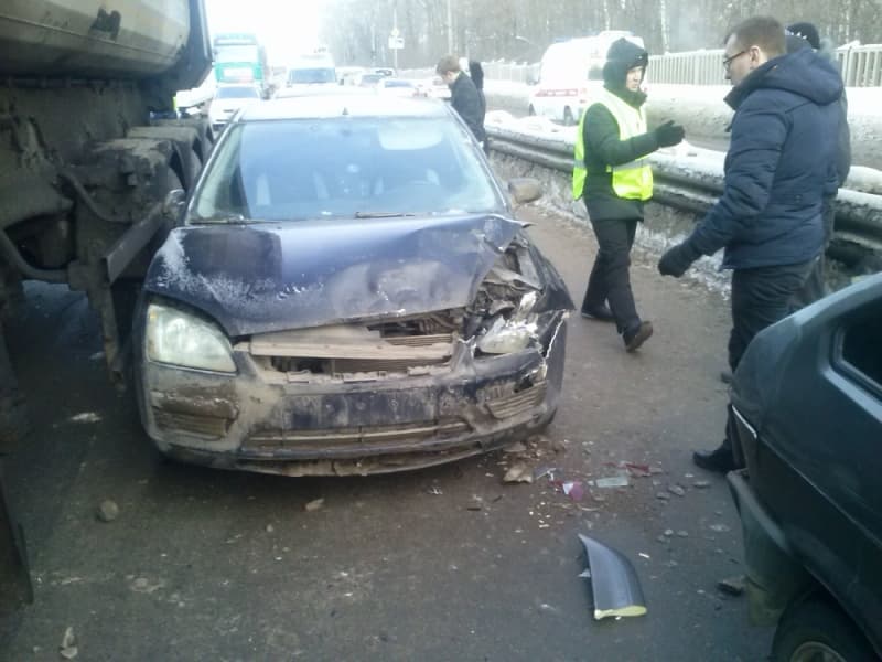4 машины столкнулись на Производственной