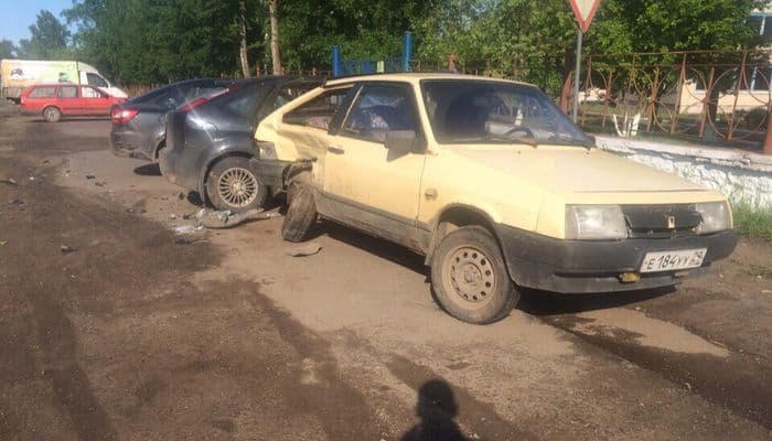 Пьяная 21-летняя девушка на «Фиате» взяла на таран три автомобиля