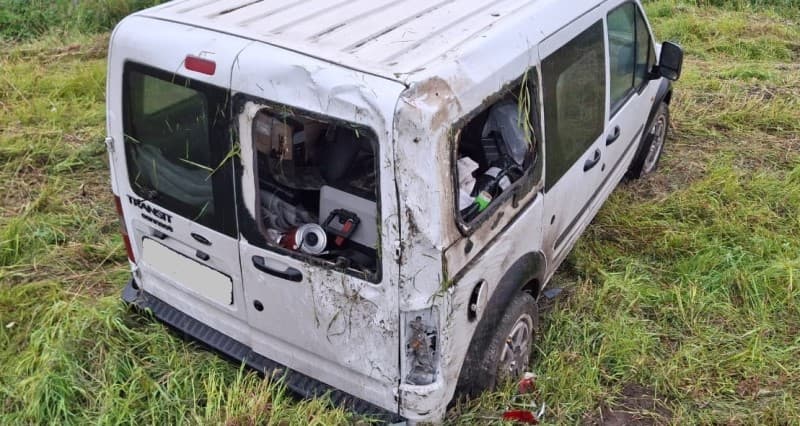 В Кировской области пенсионер на фургоне вылетел в кювет