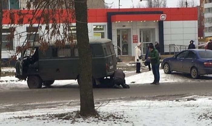 Водитель на “Буханке”, сдавая назад, сбил пенсионерку