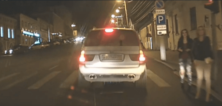 Пьяные на BMW X5 приехали Киров посмотреть, подруг найти