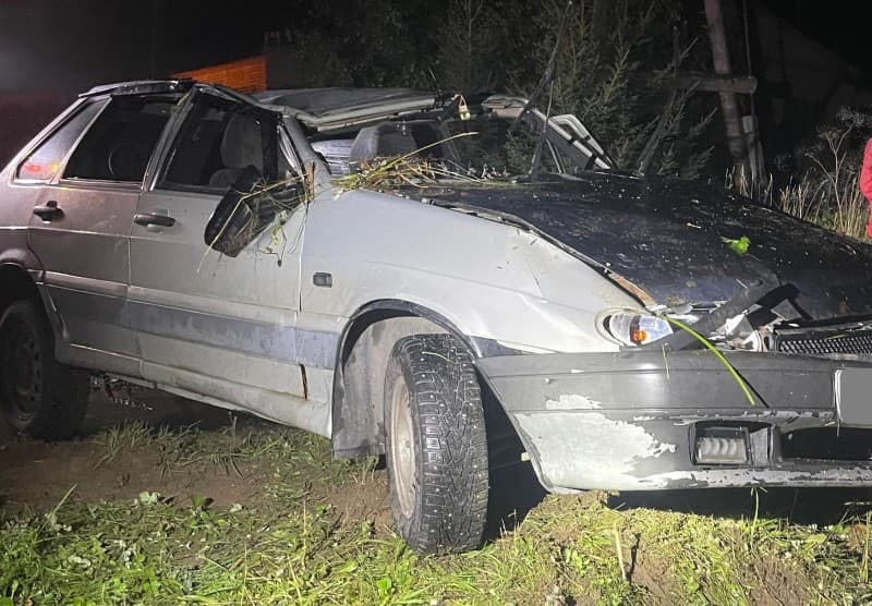 Смертельное ДТП в Омутнинском районе: "четырнадцатая" опрокинулась в кювет