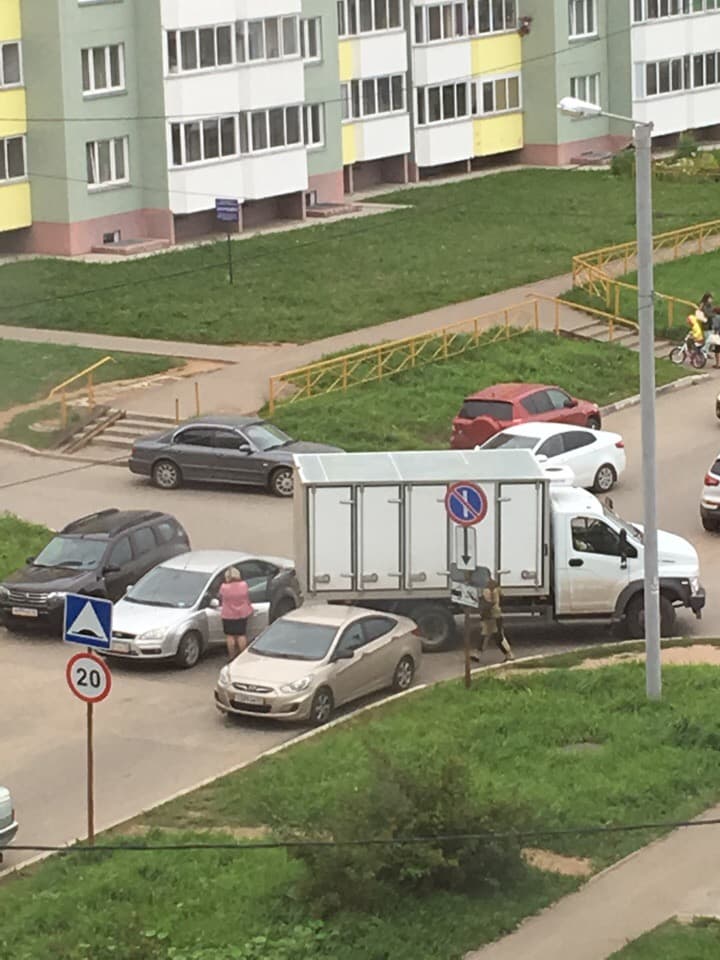 Из-за аварии в Чистых Прудах собирается пробка